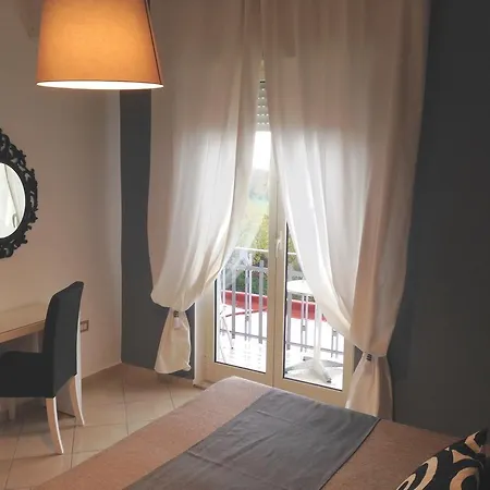 Mini - Angolo Di Paradiso - يوتْسْوولْ
